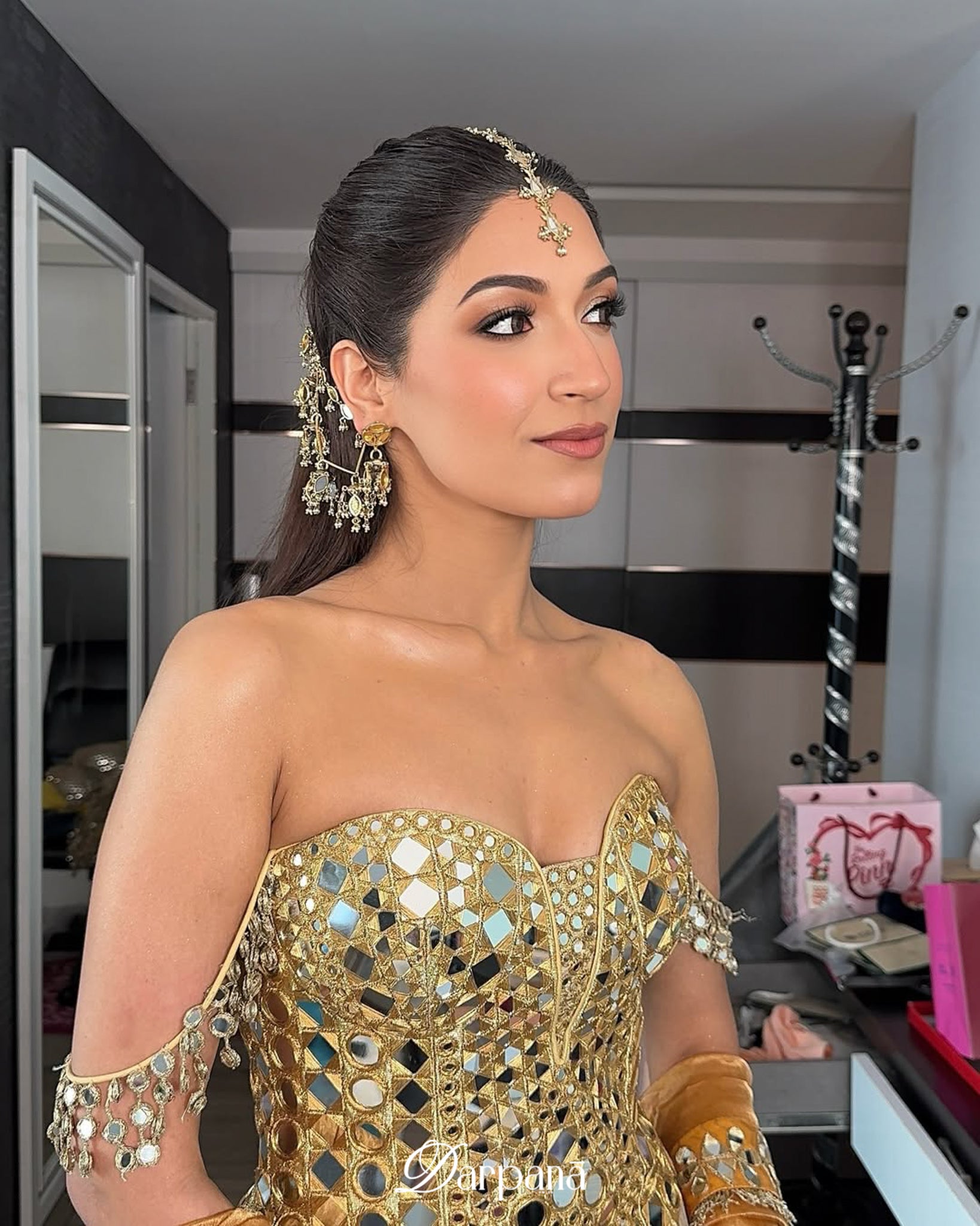 Darpan Meen Maangtika