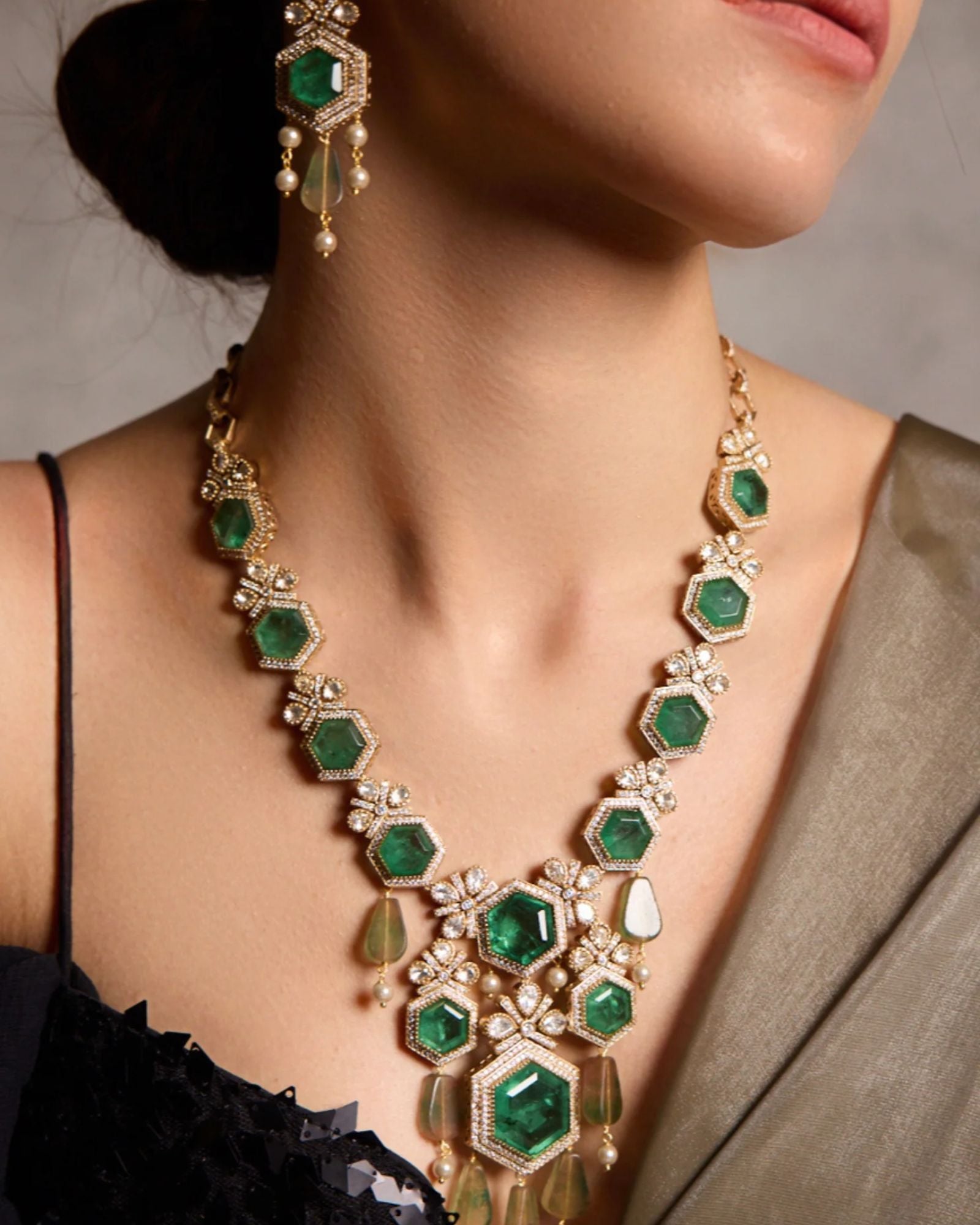 Inaara Necklace Set