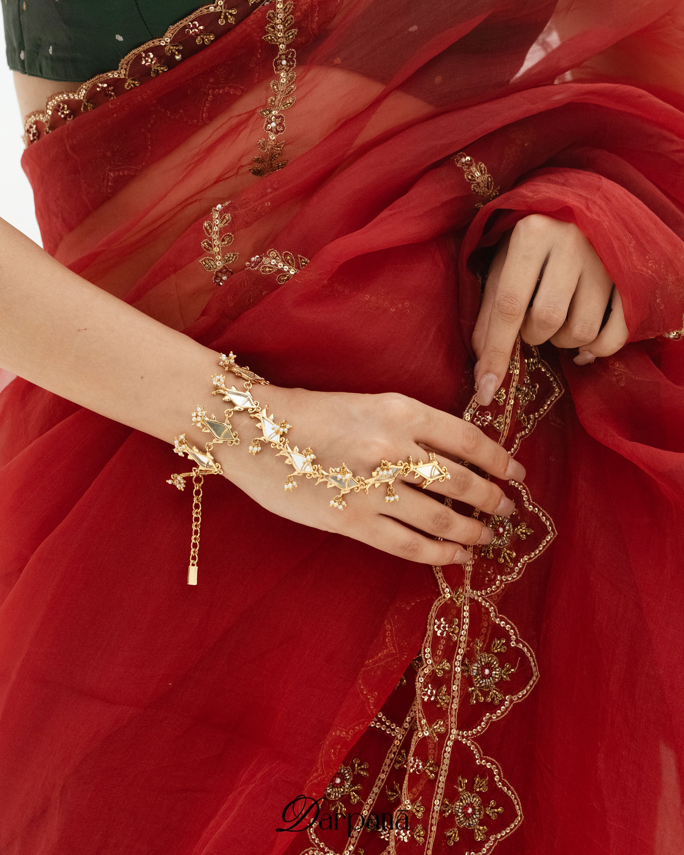 Darpan Meen Hathphool (single piece)