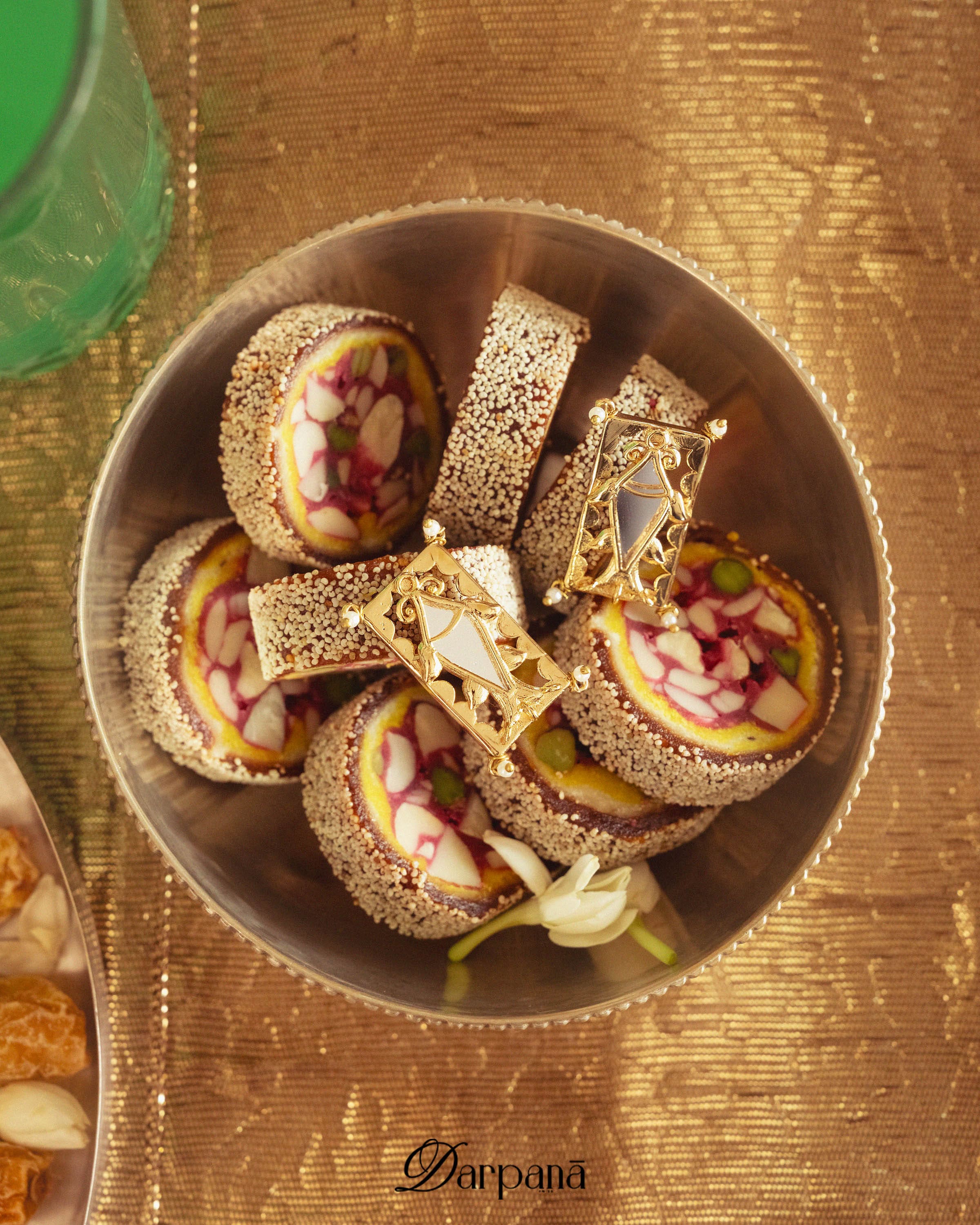 Darpan Meen Karnphool