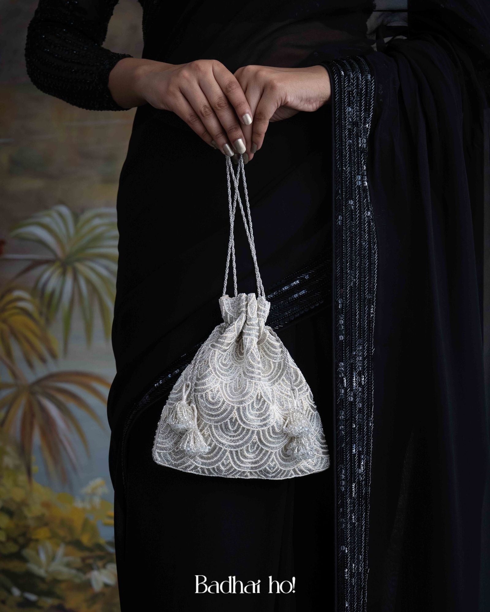 Grand Palais Pearl Potli