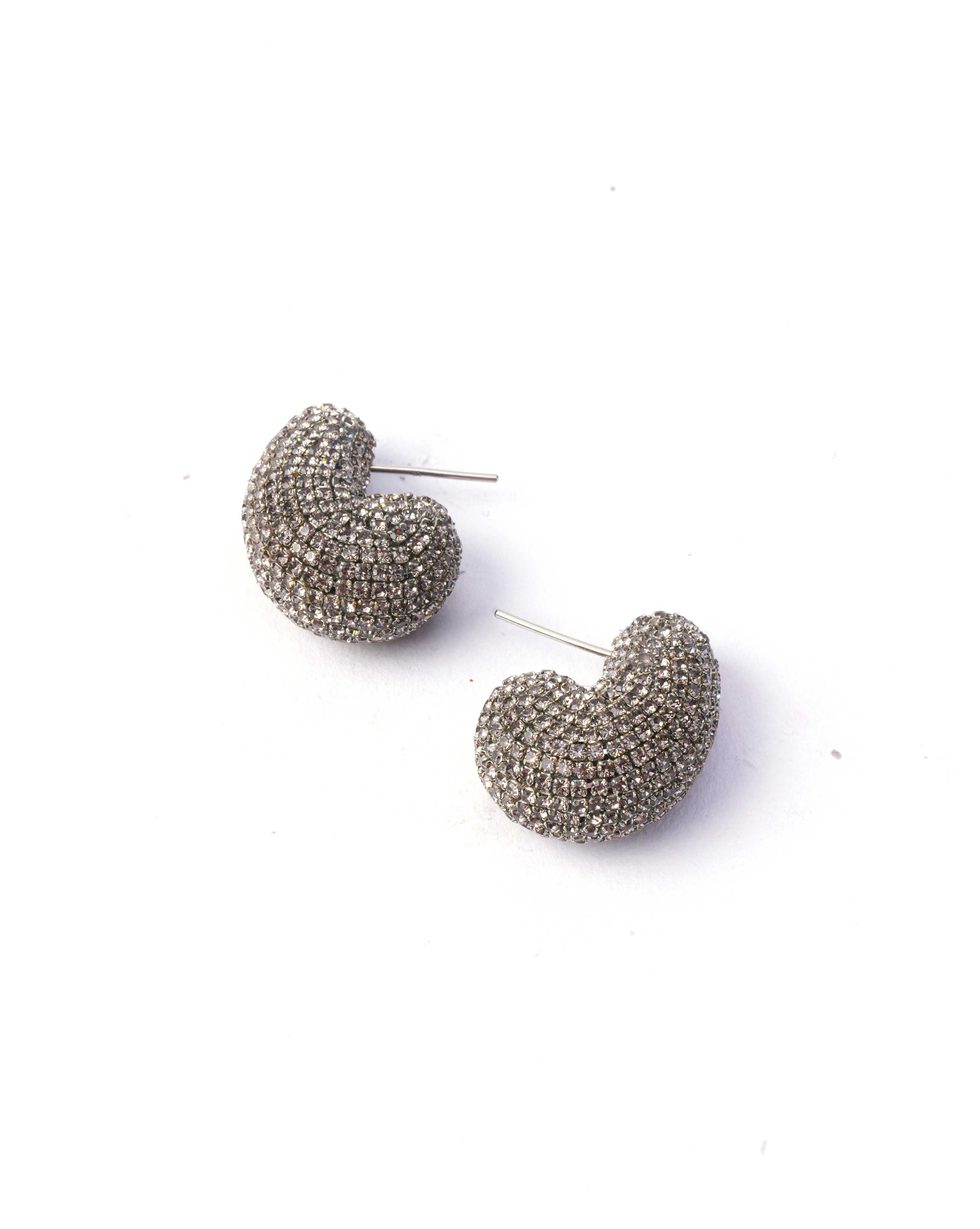 Nano Kaju Earrings In Grey Diamond