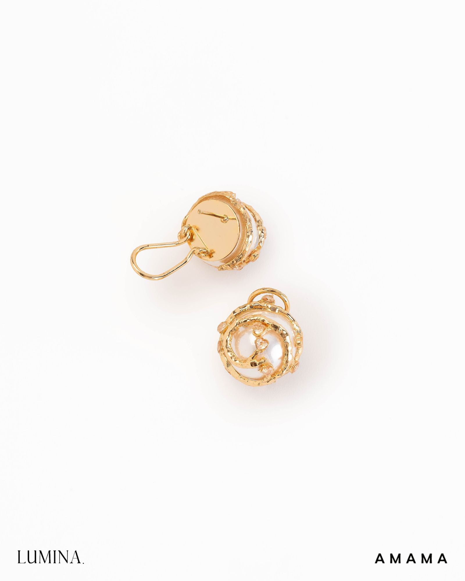 Mini Vine Crest Studs in Gold