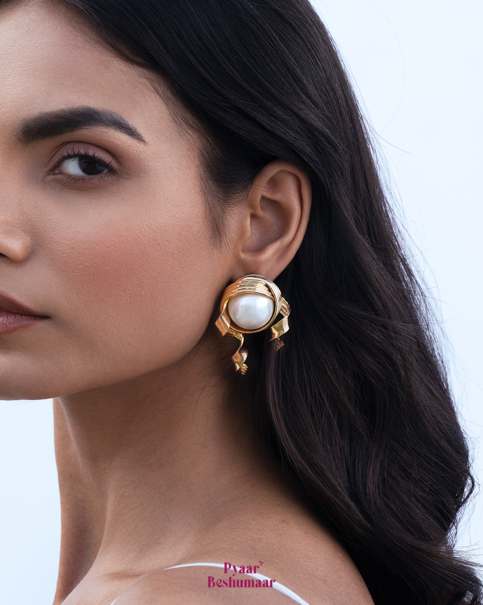 Mini Twiddle Pearl Studs