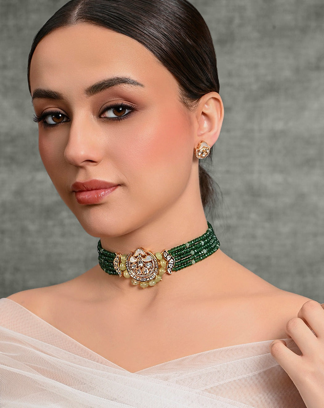 Charismatic Choker With Earrings