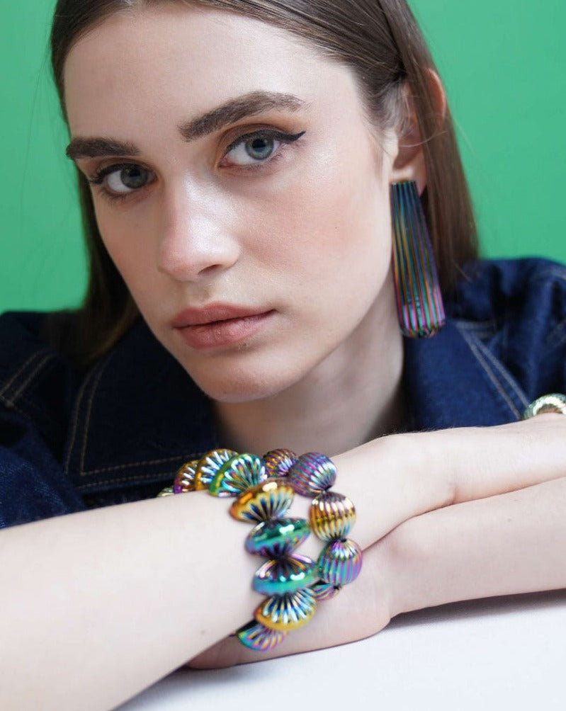 Maxima Scallop Bracelets In Iridescent