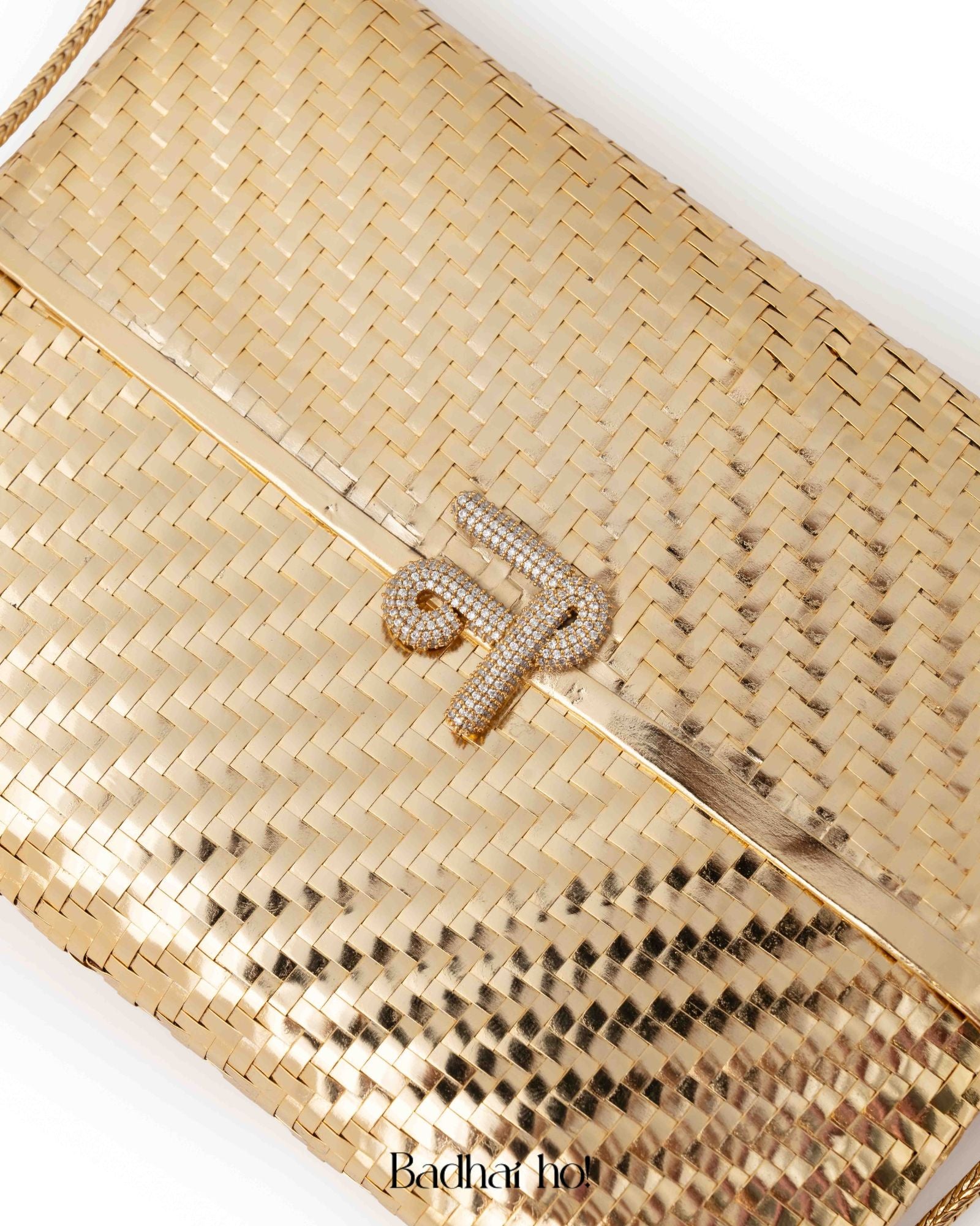 Solomon Akshar Clutch