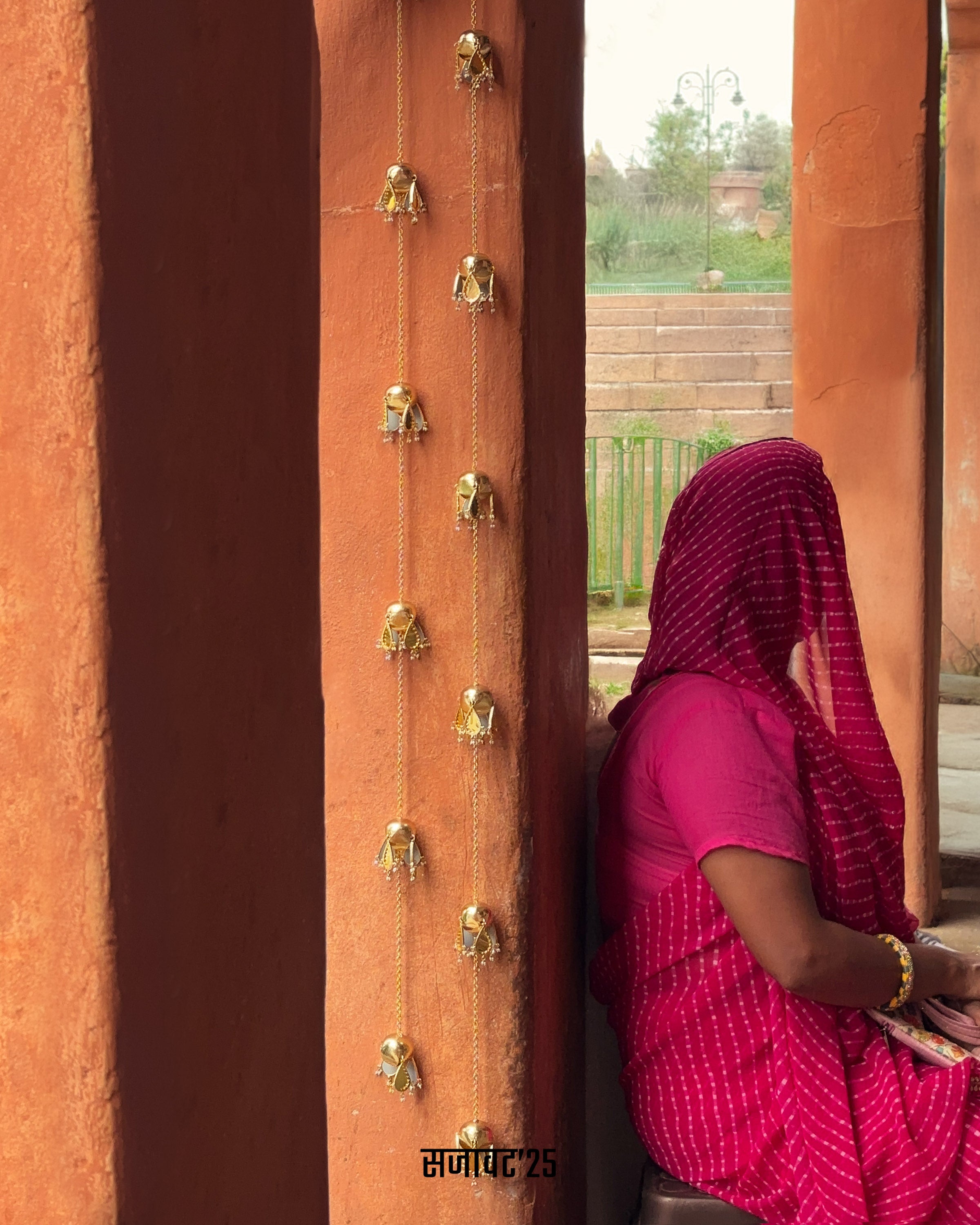 Gold Hangings with star-shaped 