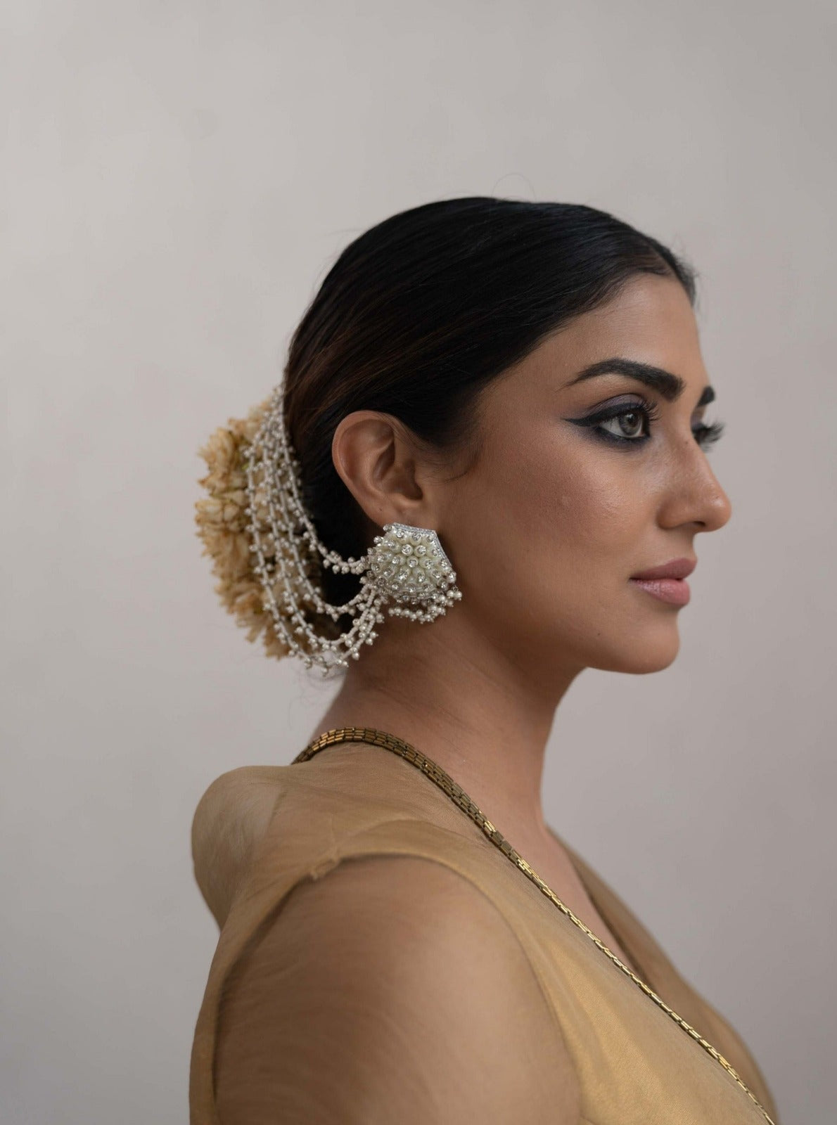 Amama,Conoidal Rose Earrings In Ivory
