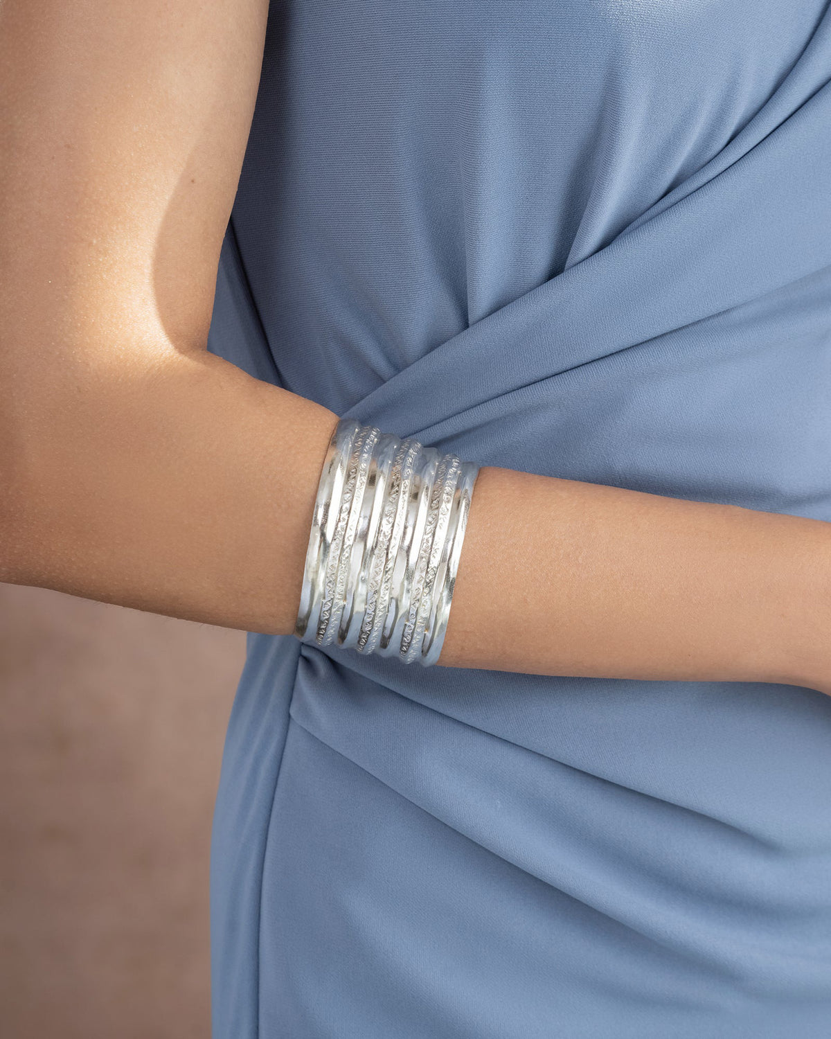ANURA HANDCUFF IN SILVER