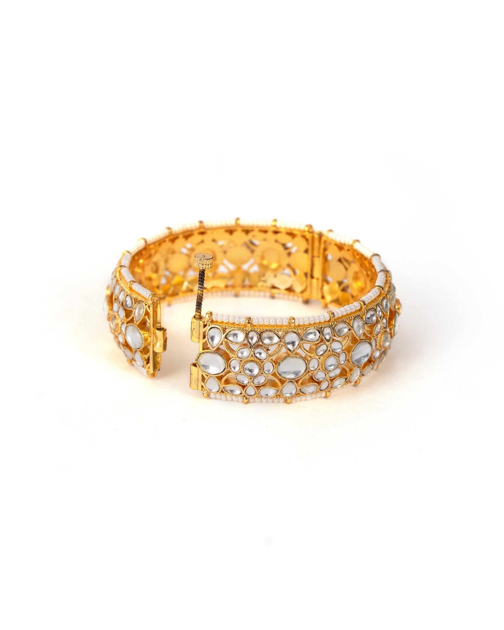 Aarna Bangle