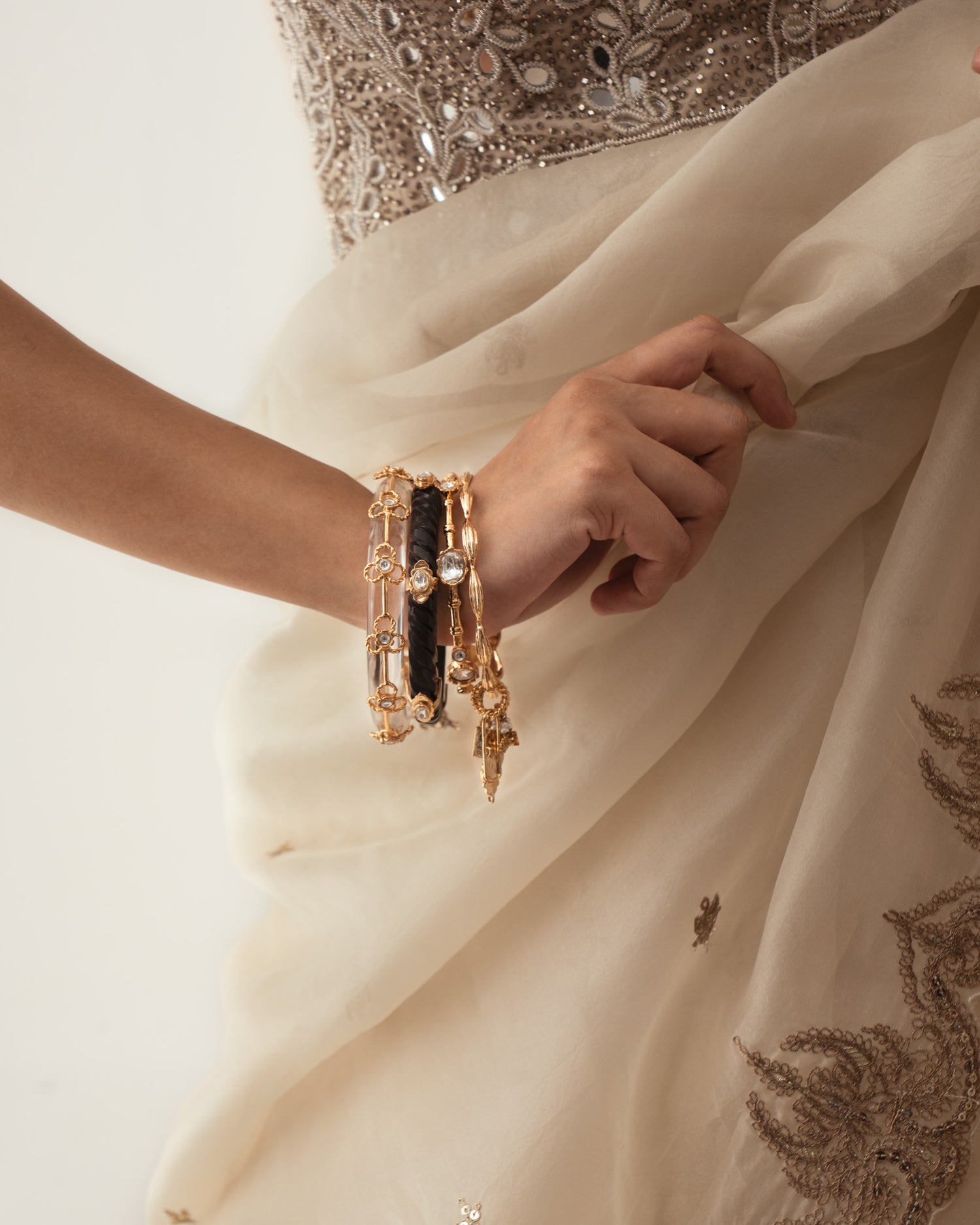 Mogra Bageecha Bangle Set