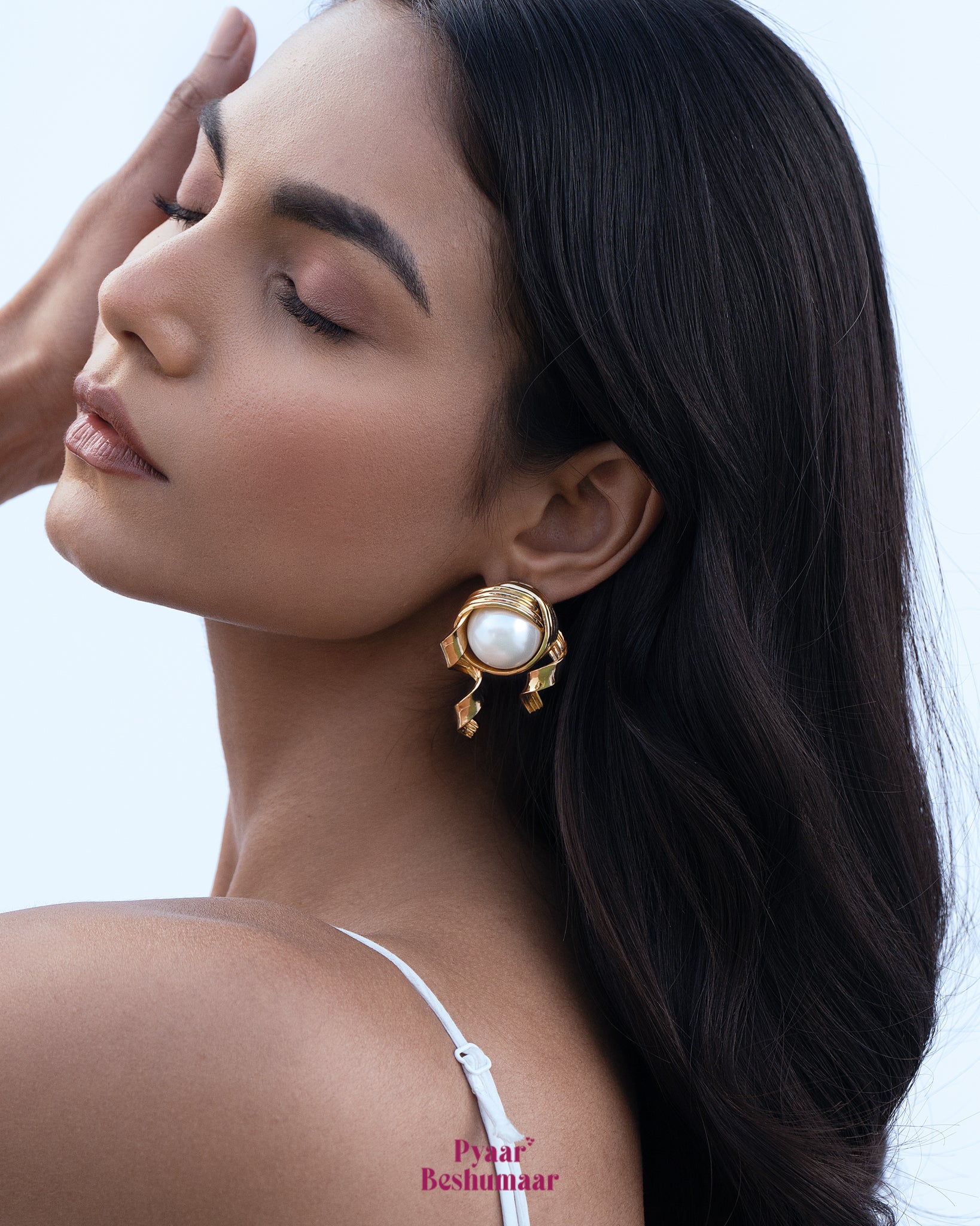 Mini Twiddle Pearl Studs