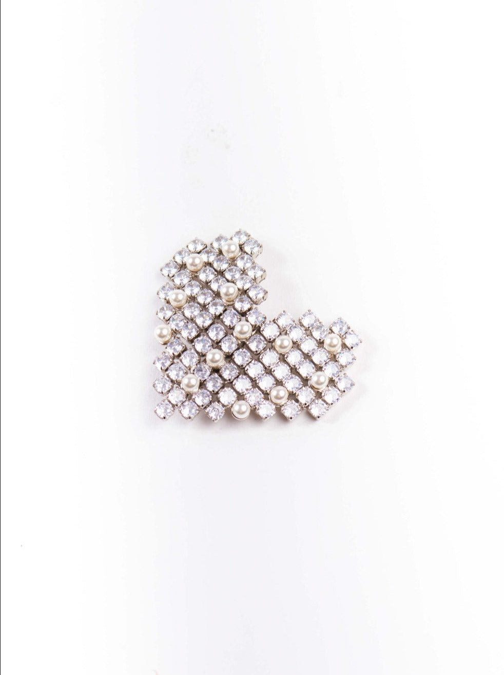 Amama,Cattleheart Brooch In Sparkling White