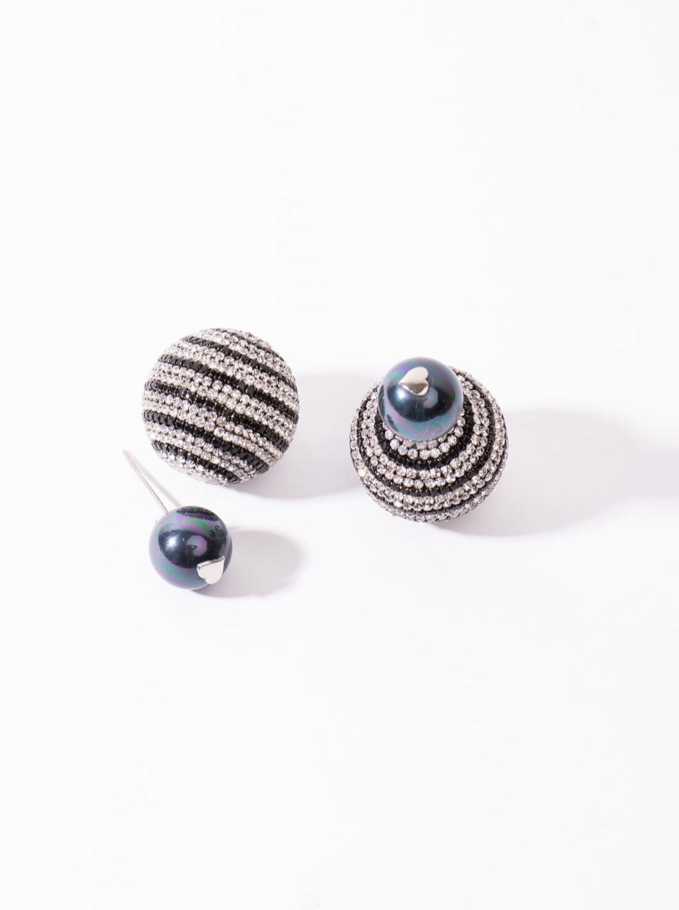 Amama,Mini Meteor Earrings in Black and White