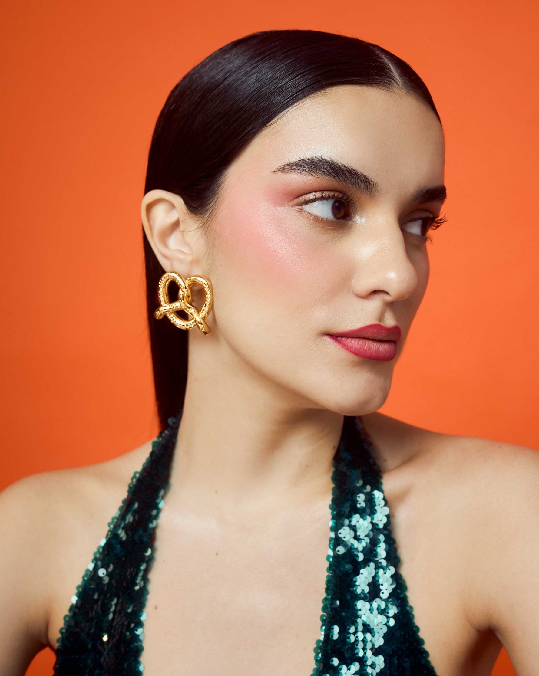 amama studs