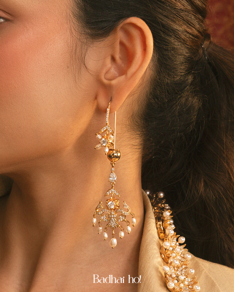 Grand Palais Earcrawler