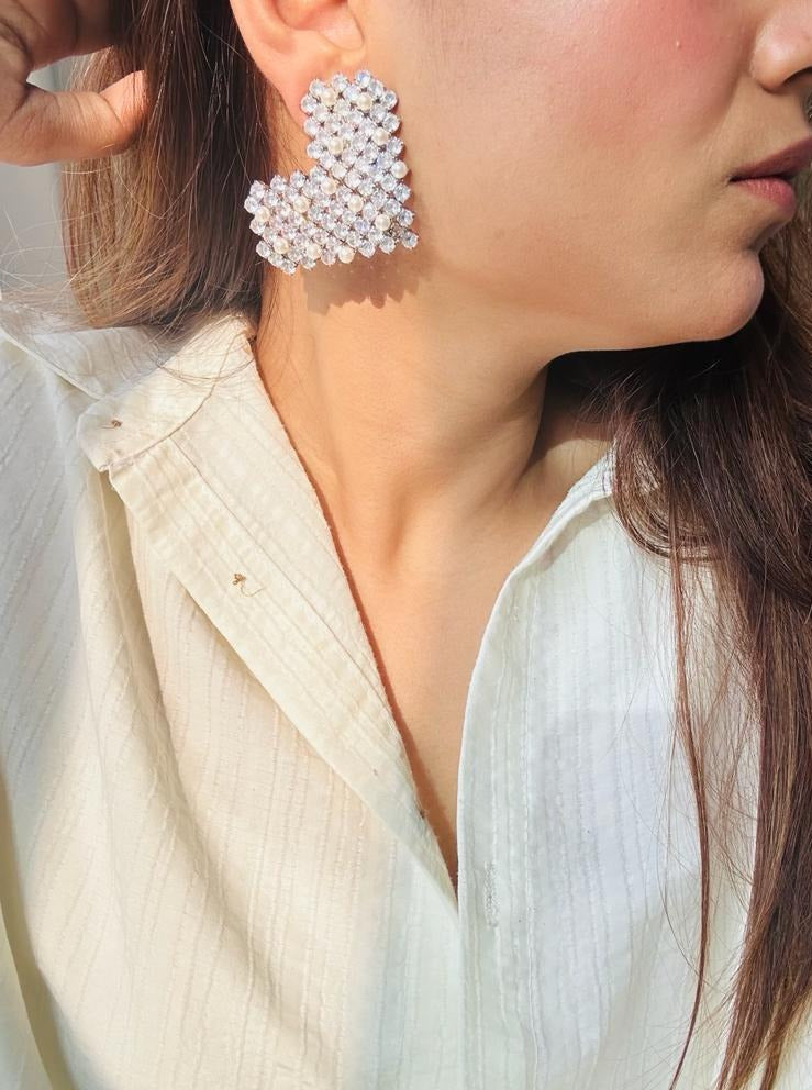 Amama,Mini Cattleheart Earrings In Sparkling White