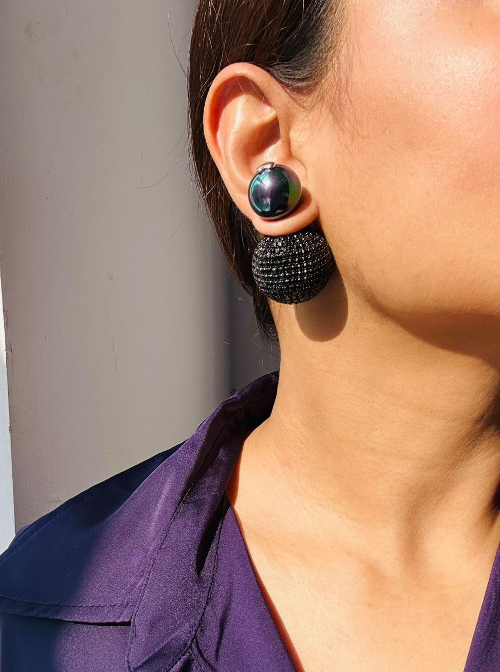 Amama,Mini Meteor Earrings in Charcoal Black