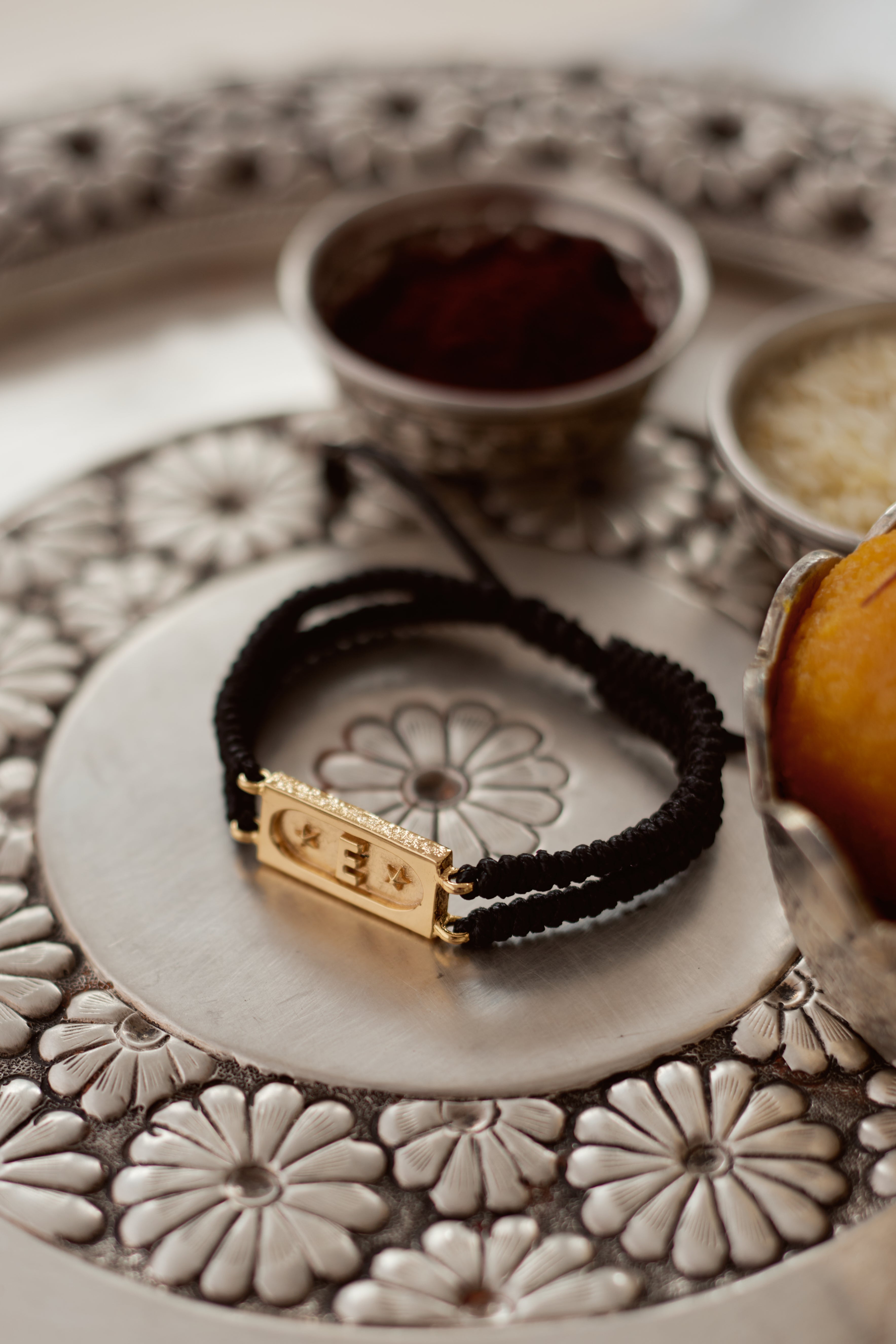 Kundan flower design chain bracelet Rakhi for Bro | Buy Online Bracelet  Rakhi