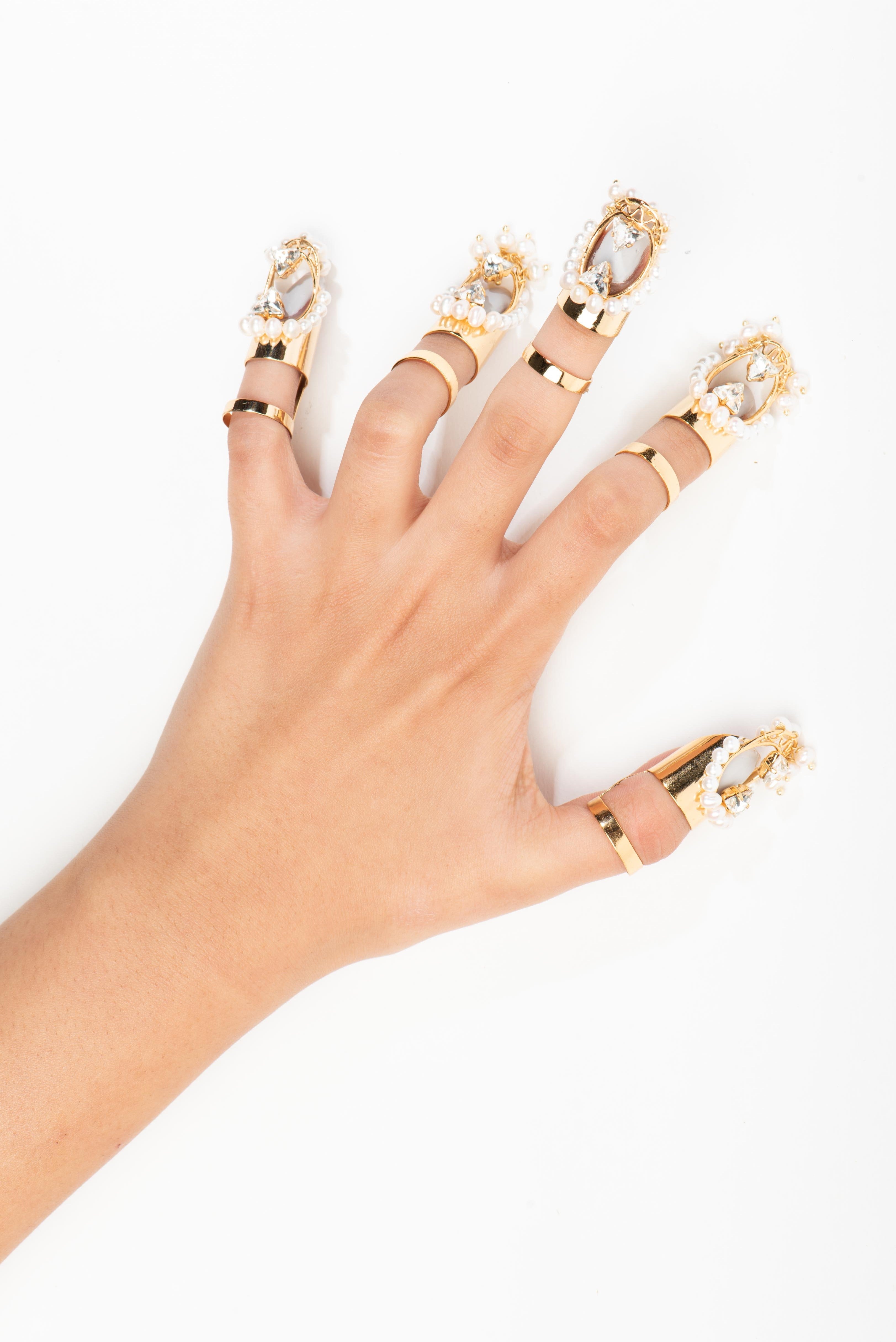 Amama,Aquila Claw Ring in Gold